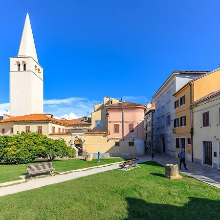 In Near Old Town דירה