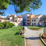 In Near Old Town Apartman