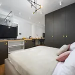 In Near Old Town Apartman