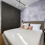 In Near Old Town Apartman