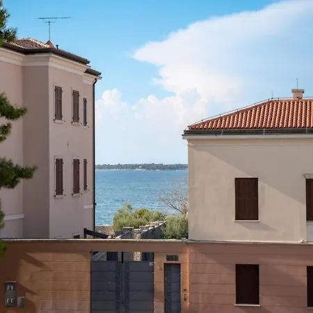 In Near Old Town Apartment *