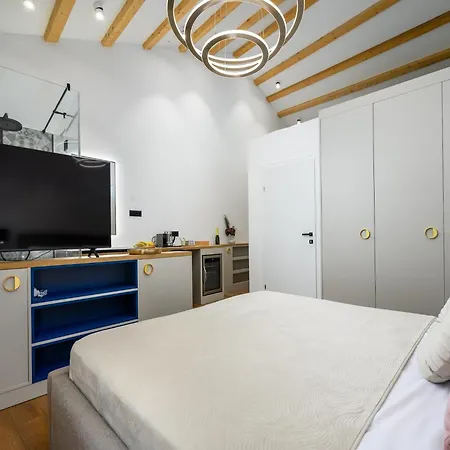 Apartment In Near Old Town *