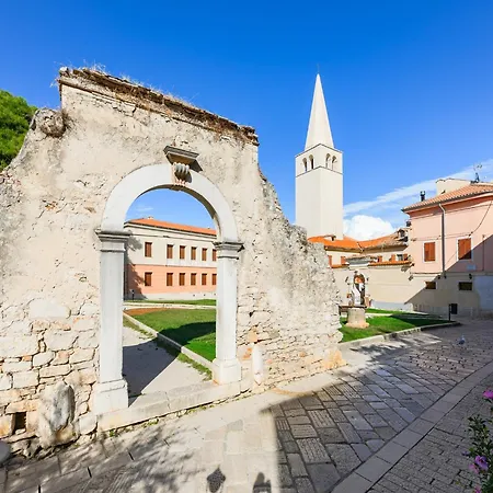 In Near Old Town Apartman