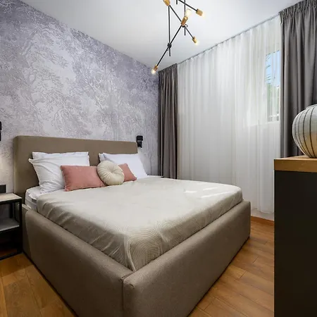 In Near Old Town Apartman *
