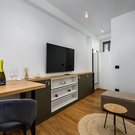 In Near Old Town Apartman