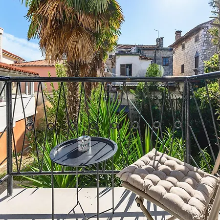 In Near Old Town Apartment