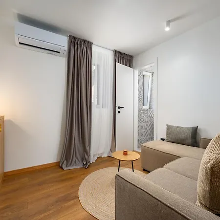 Apartment In Near Old Town *